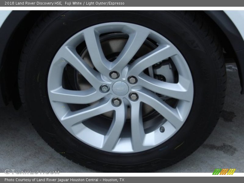 Fuji White / Light Oyster/Espresso 2018 Land Rover Discovery HSE