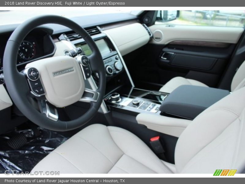 Fuji White / Light Oyster/Espresso 2018 Land Rover Discovery HSE