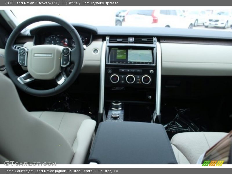 Fuji White / Light Oyster/Espresso 2018 Land Rover Discovery HSE