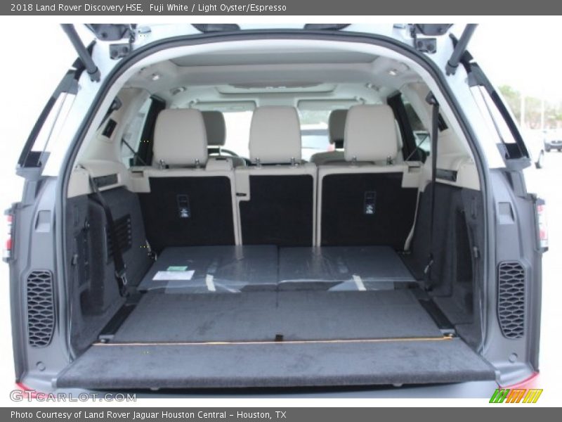 Fuji White / Light Oyster/Espresso 2018 Land Rover Discovery HSE