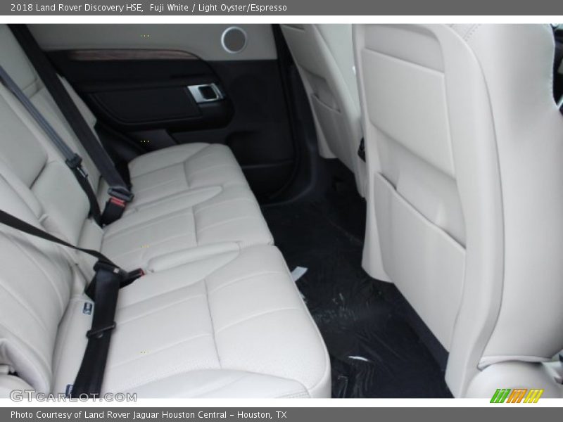 Fuji White / Light Oyster/Espresso 2018 Land Rover Discovery HSE