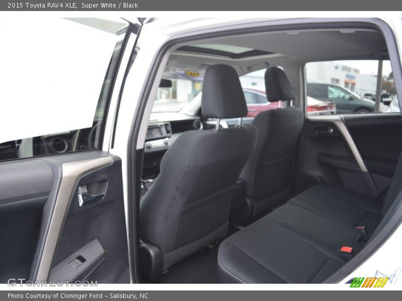 Super White / Black 2015 Toyota RAV4 XLE