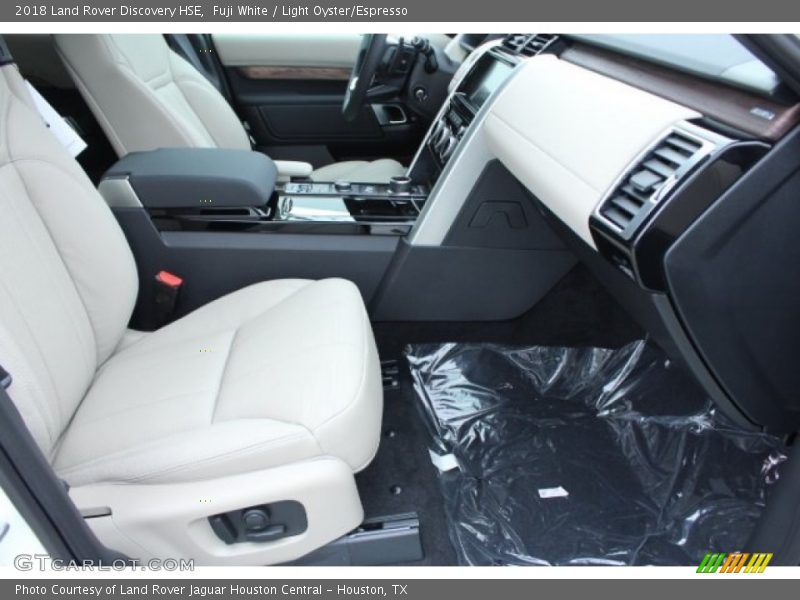 Fuji White / Light Oyster/Espresso 2018 Land Rover Discovery HSE