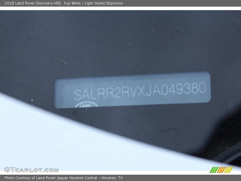 Fuji White / Light Oyster/Espresso 2018 Land Rover Discovery HSE