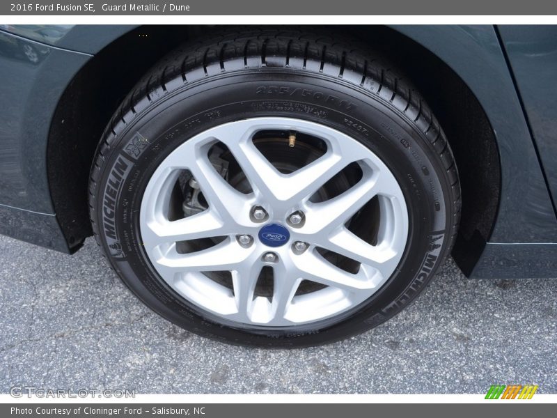 Guard Metallic / Dune 2016 Ford Fusion SE