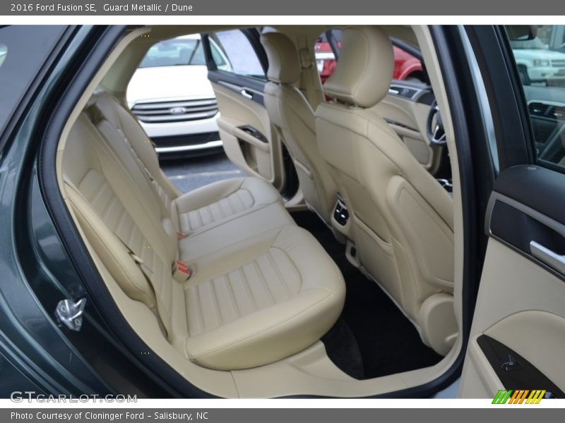 Guard Metallic / Dune 2016 Ford Fusion SE
