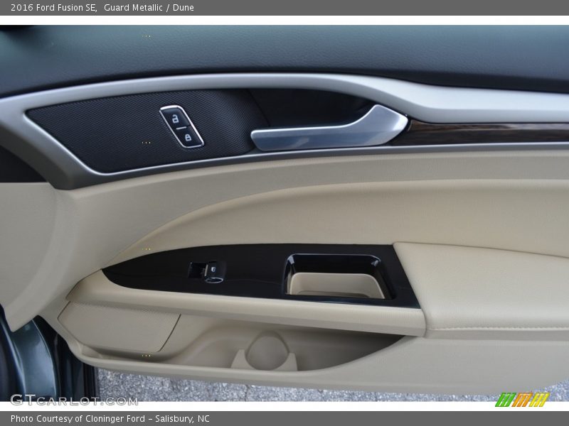 Guard Metallic / Dune 2016 Ford Fusion SE