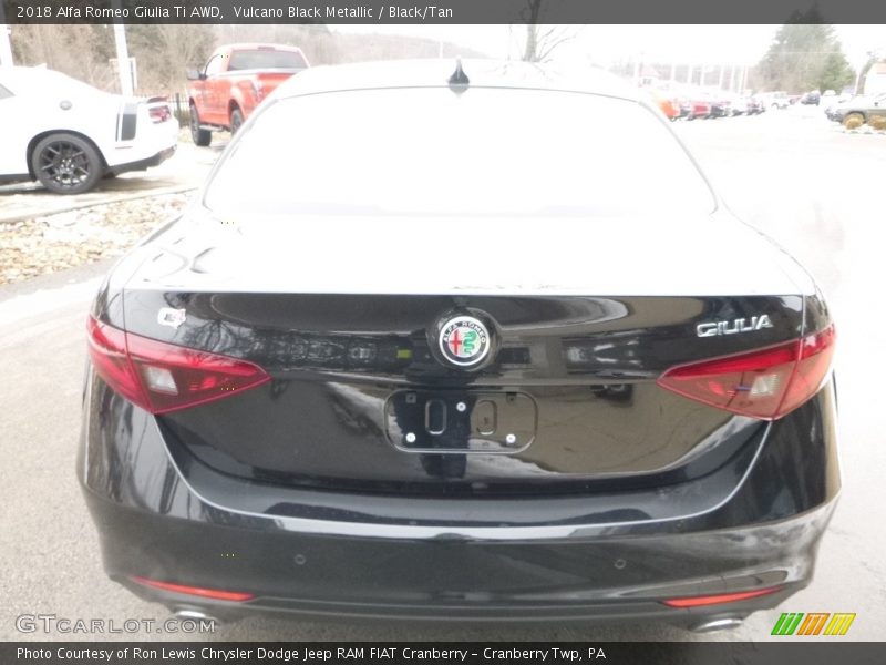 Vulcano Black Metallic / Black/Tan 2018 Alfa Romeo Giulia Ti AWD