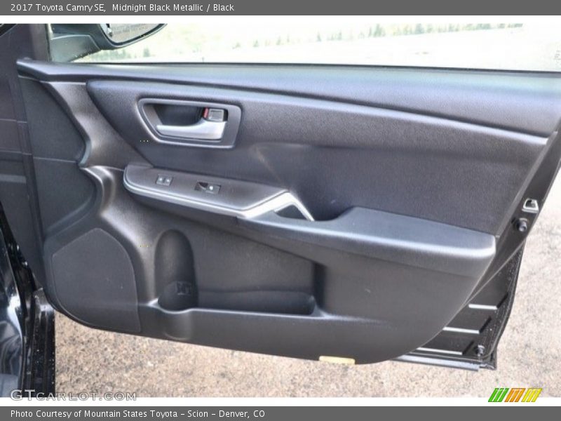 Midnight Black Metallic / Black 2017 Toyota Camry SE