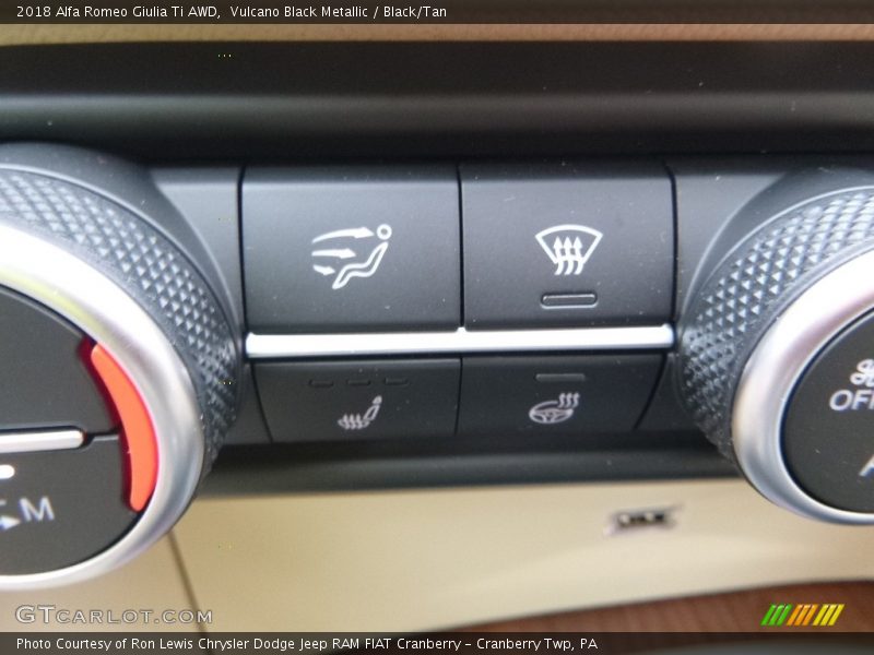 Vulcano Black Metallic / Black/Tan 2018 Alfa Romeo Giulia Ti AWD
