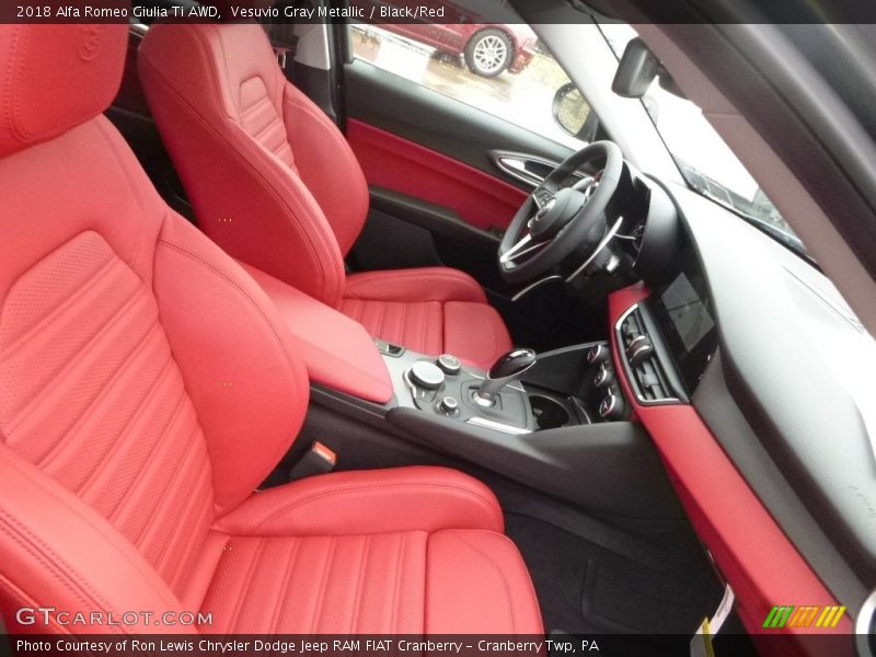 Vesuvio Gray Metallic / Black/Red 2018 Alfa Romeo Giulia Ti AWD