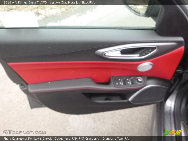 Vesuvio Gray Metallic / Black/Red 2018 Alfa Romeo Giulia Ti AWD