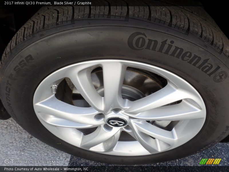 Blade Silver / Graphite 2017 Infiniti QX30 Premium