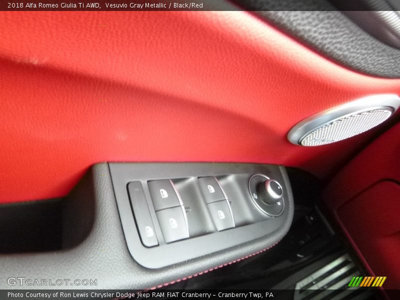 Vesuvio Gray Metallic / Black/Red 2018 Alfa Romeo Giulia Ti AWD