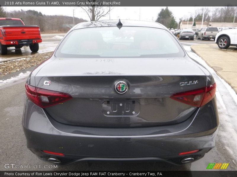 Vesuvio Gray Metallic / Black/Red 2018 Alfa Romeo Giulia Ti AWD
