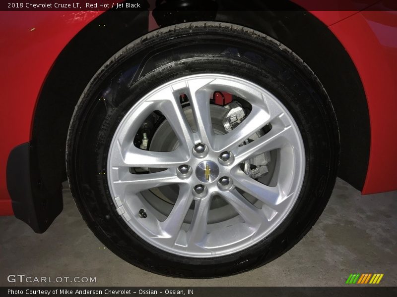 Red Hot / Jet Black 2018 Chevrolet Cruze LT
