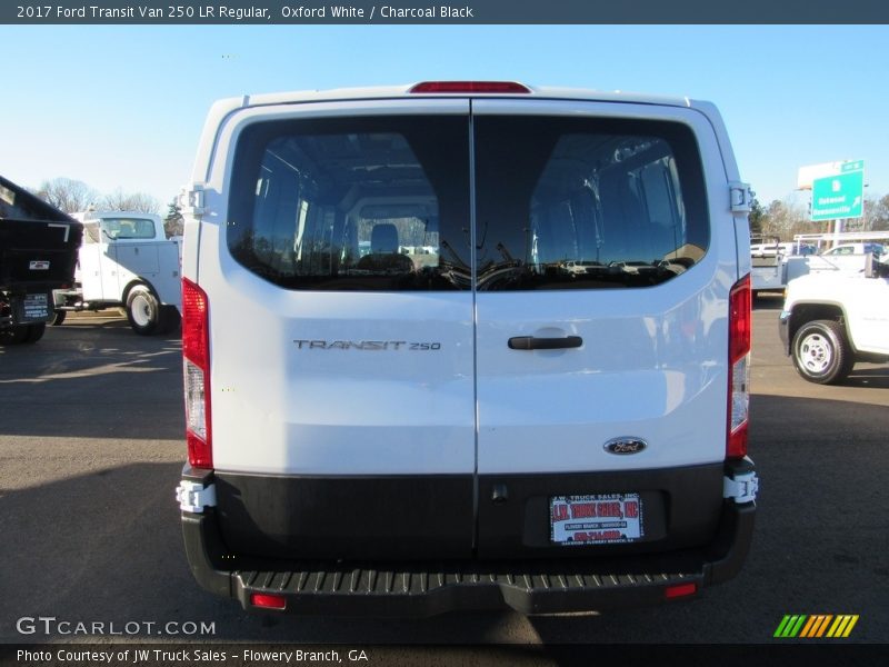 Oxford White / Charcoal Black 2017 Ford Transit Van 250 LR Regular