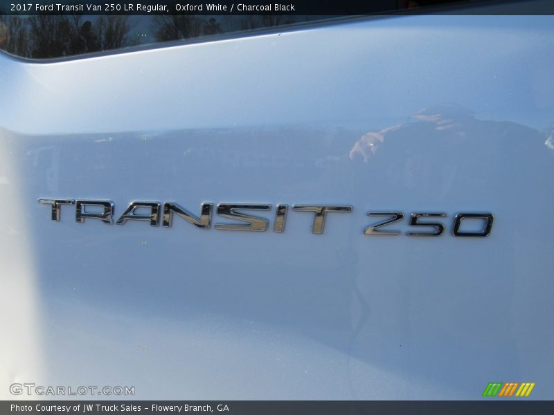 Oxford White / Charcoal Black 2017 Ford Transit Van 250 LR Regular