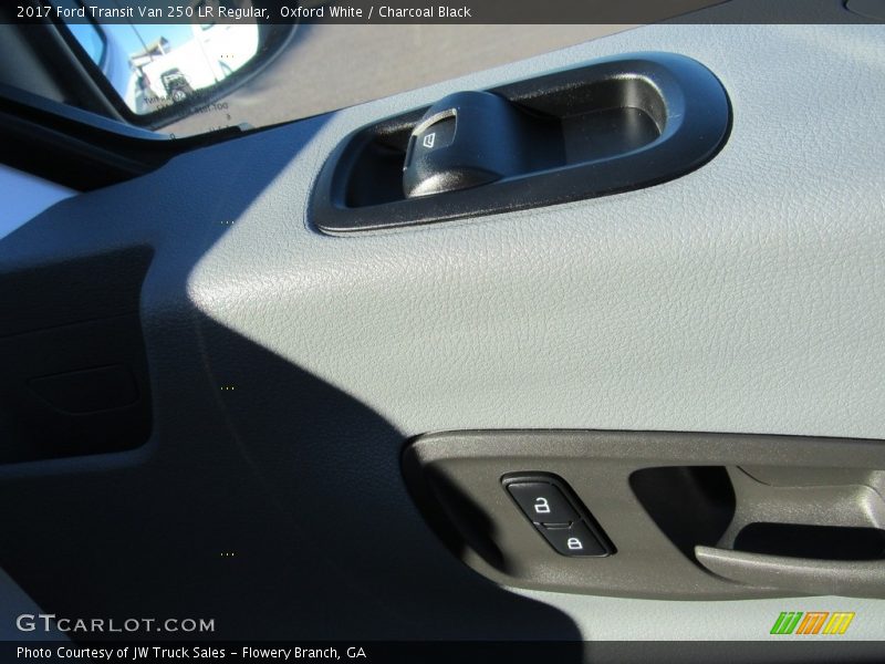 Oxford White / Charcoal Black 2017 Ford Transit Van 250 LR Regular