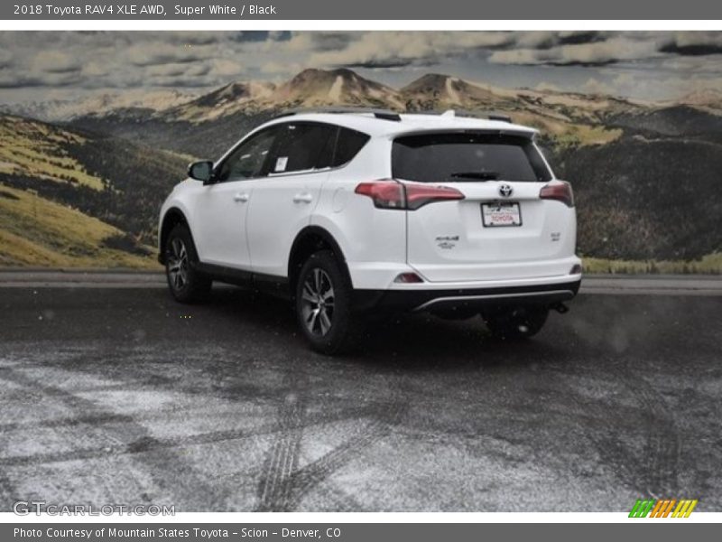 Super White / Black 2018 Toyota RAV4 XLE AWD