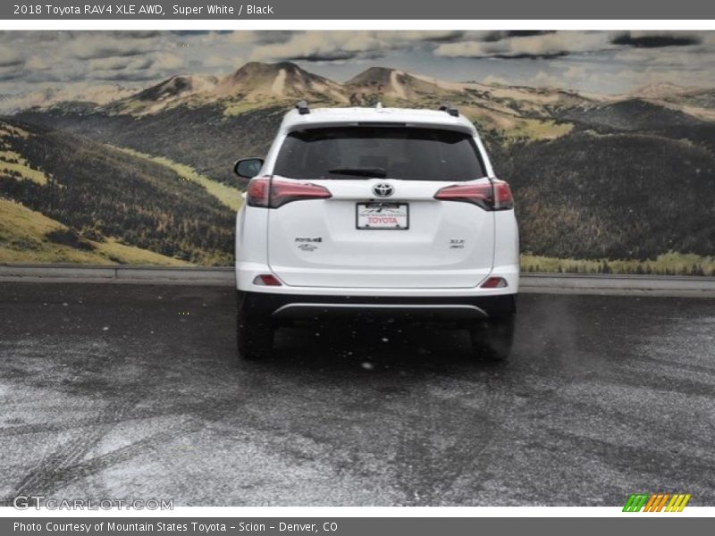 Super White / Black 2018 Toyota RAV4 XLE AWD