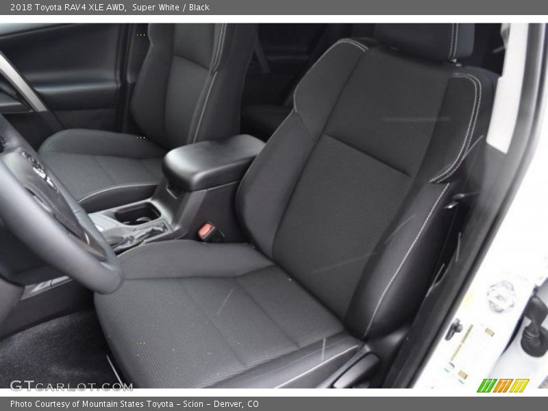 Super White / Black 2018 Toyota RAV4 XLE AWD