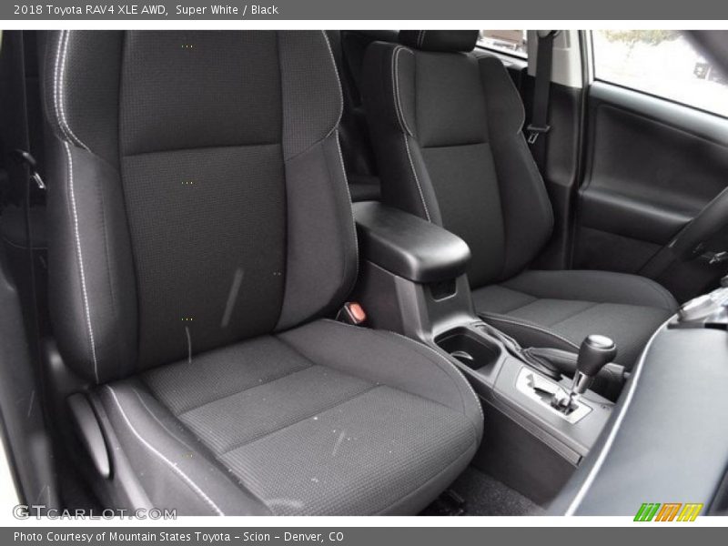 Super White / Black 2018 Toyota RAV4 XLE AWD