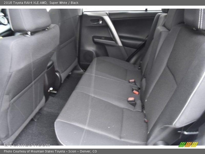 Super White / Black 2018 Toyota RAV4 XLE AWD