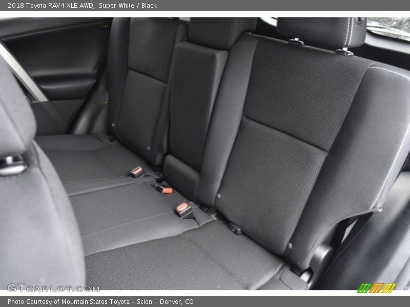Super White / Black 2018 Toyota RAV4 XLE AWD