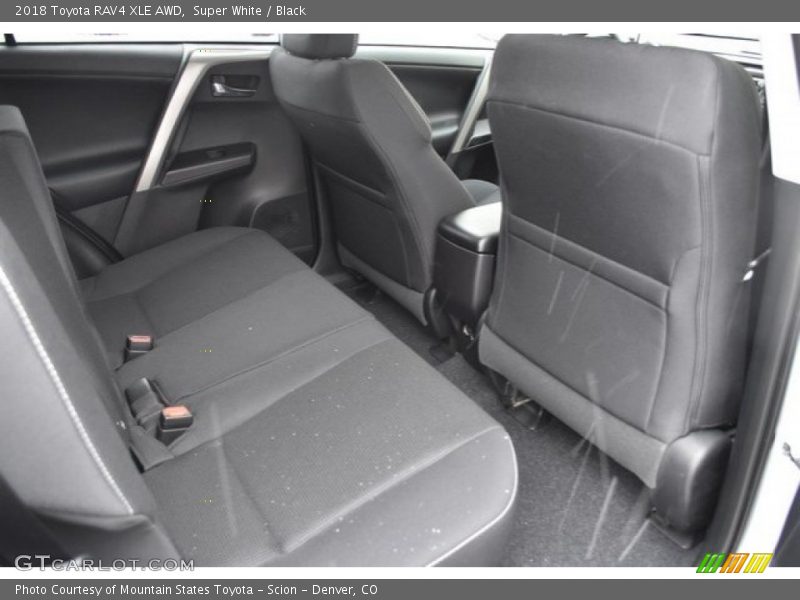 Super White / Black 2018 Toyota RAV4 XLE AWD
