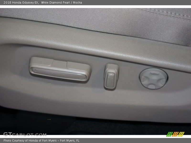 White Diamond Pearl / Mocha 2018 Honda Odyssey EX