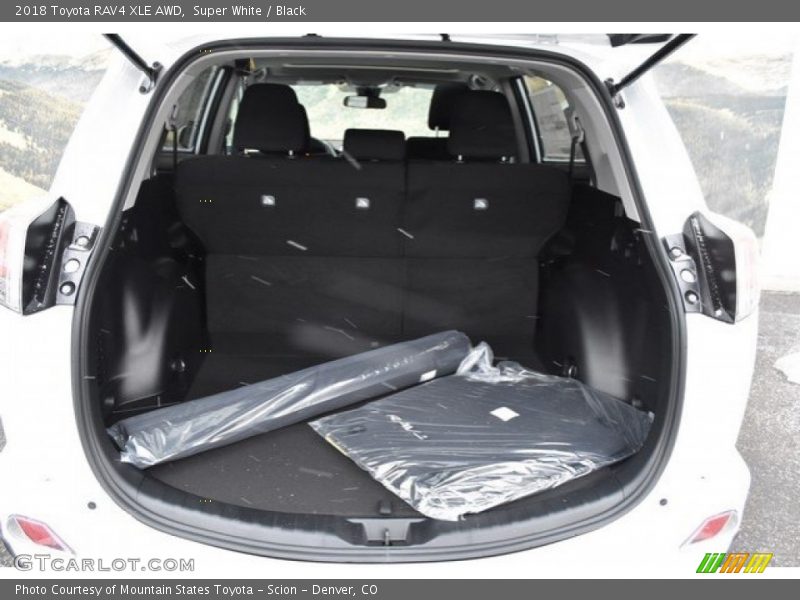 Super White / Black 2018 Toyota RAV4 XLE AWD