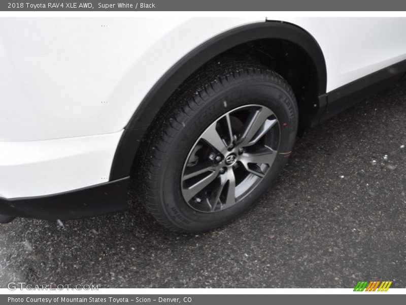 Super White / Black 2018 Toyota RAV4 XLE AWD