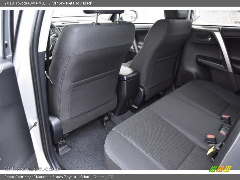 Silver Sky Metallic / Black 2018 Toyota RAV4 XLE
