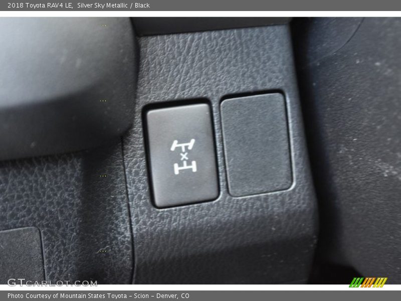Silver Sky Metallic / Black 2018 Toyota RAV4 LE