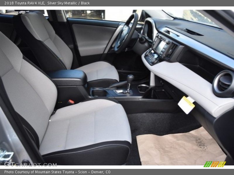 Silver Sky Metallic / Black 2018 Toyota RAV4 XLE