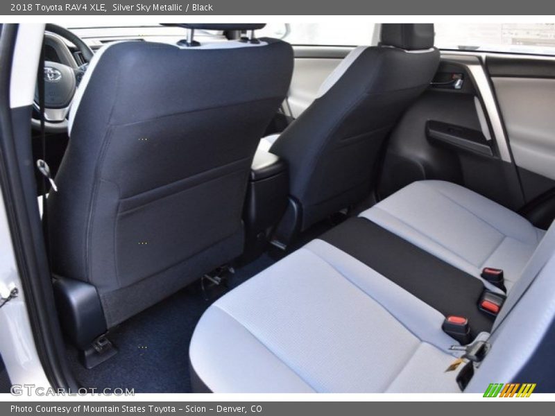 Silver Sky Metallic / Black 2018 Toyota RAV4 XLE