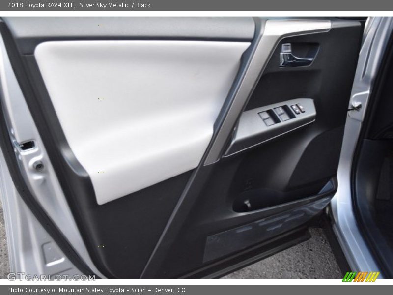 Silver Sky Metallic / Black 2018 Toyota RAV4 XLE