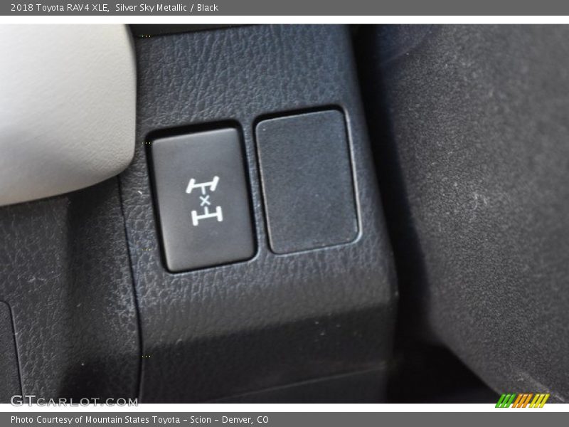 Silver Sky Metallic / Black 2018 Toyota RAV4 XLE
