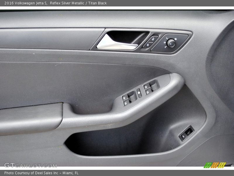 Reflex Silver Metallic / Titan Black 2016 Volkswagen Jetta S