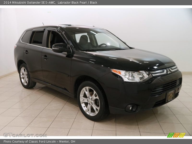 Labrador Black Pearl / Black 2014 Mitsubishi Outlander SE S-AWC