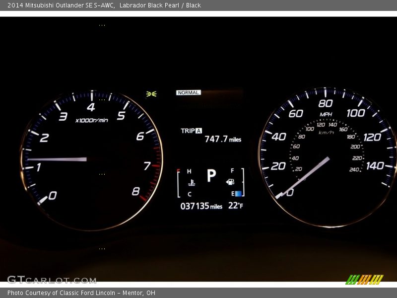 Labrador Black Pearl / Black 2014 Mitsubishi Outlander SE S-AWC