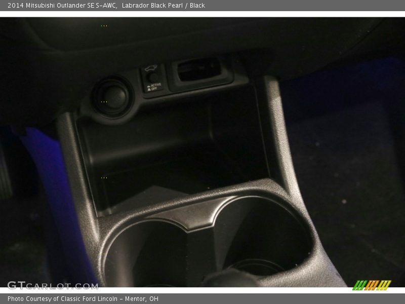 Labrador Black Pearl / Black 2014 Mitsubishi Outlander SE S-AWC