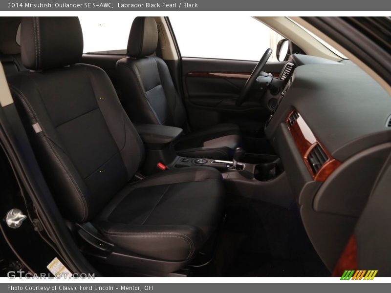 Labrador Black Pearl / Black 2014 Mitsubishi Outlander SE S-AWC