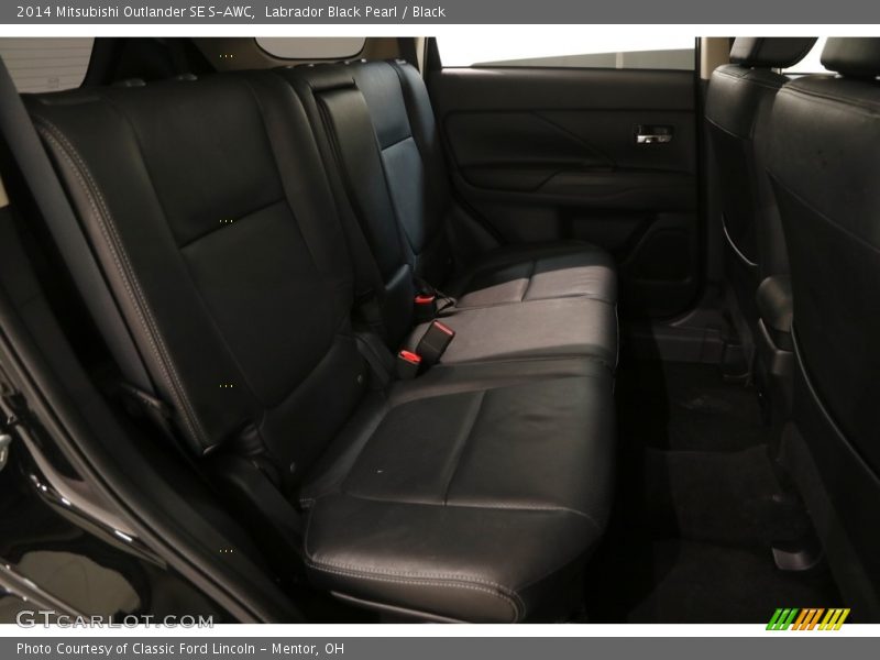 Labrador Black Pearl / Black 2014 Mitsubishi Outlander SE S-AWC