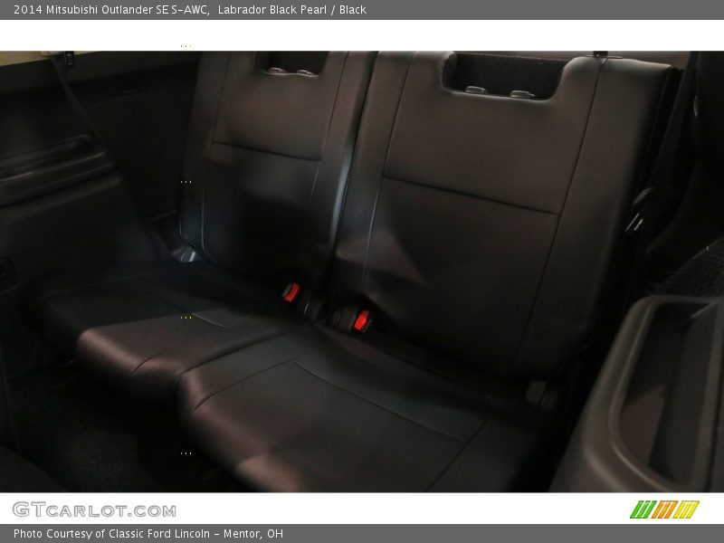 Labrador Black Pearl / Black 2014 Mitsubishi Outlander SE S-AWC