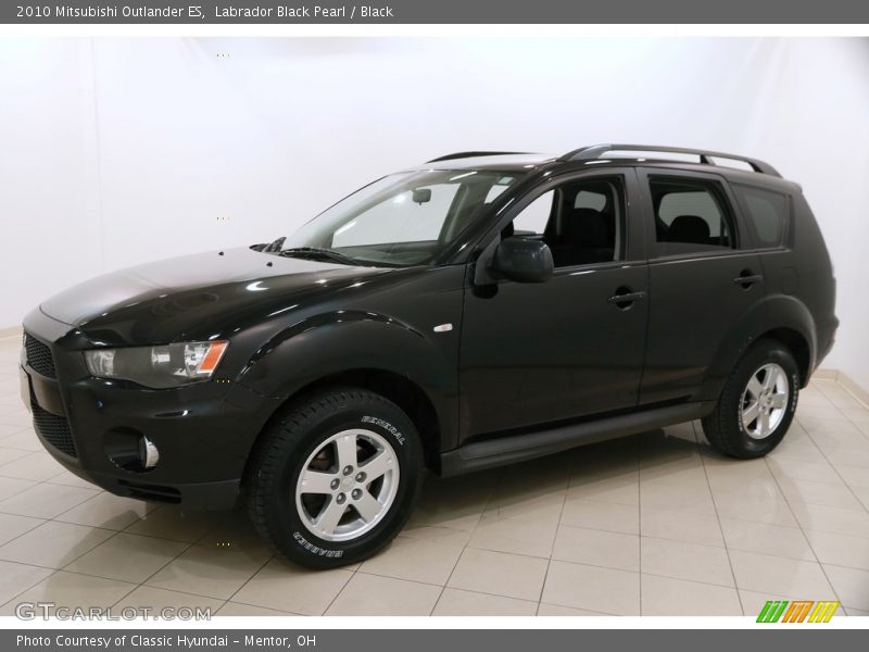 Labrador Black Pearl / Black 2010 Mitsubishi Outlander ES