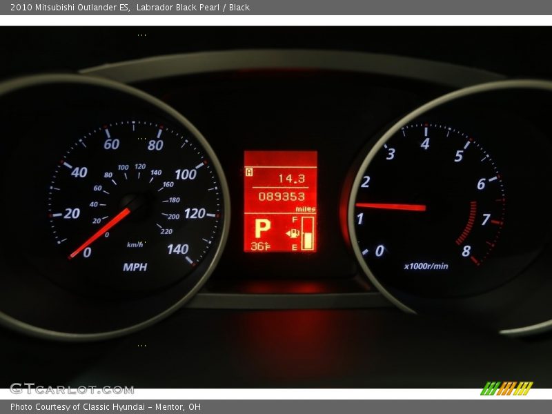 Labrador Black Pearl / Black 2010 Mitsubishi Outlander ES