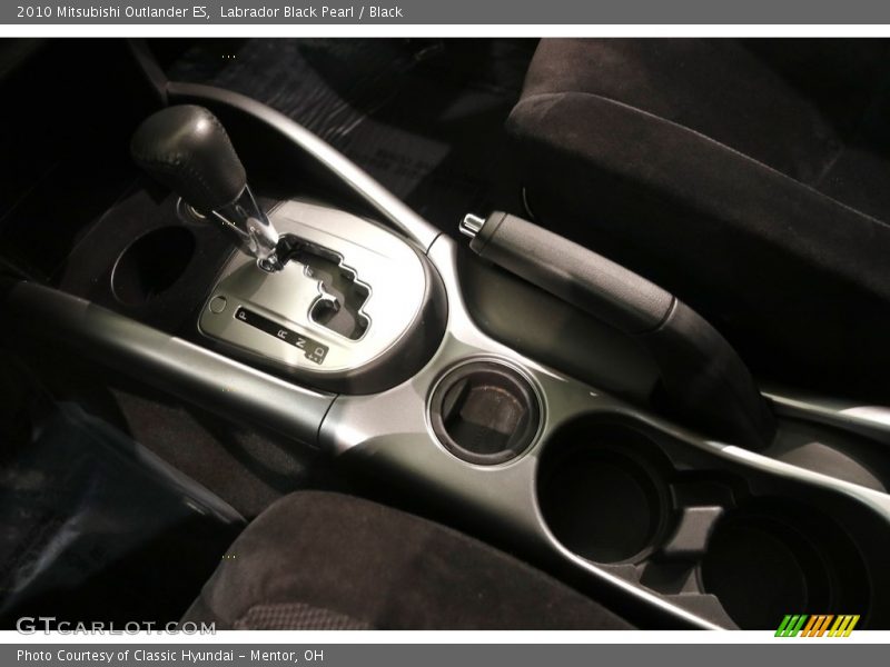 Labrador Black Pearl / Black 2010 Mitsubishi Outlander ES