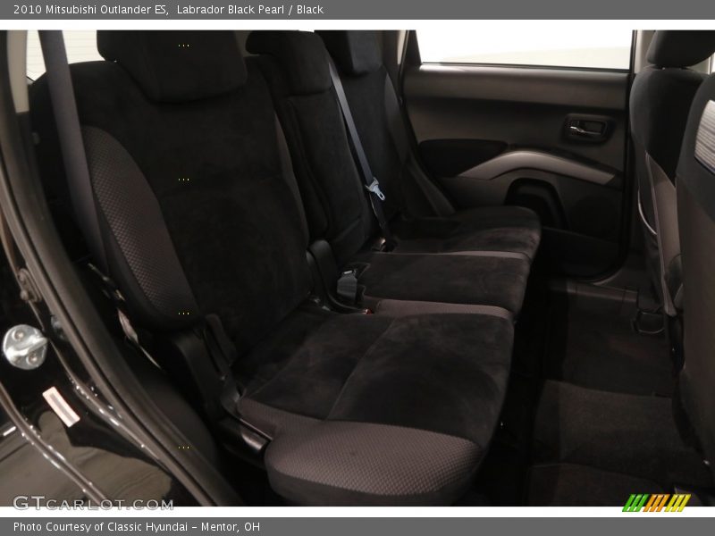 Labrador Black Pearl / Black 2010 Mitsubishi Outlander ES